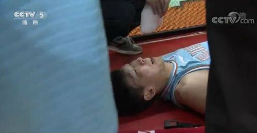 周琦受伤新疆五连胜终结青岛六连胜 亚当斯空砍44+7