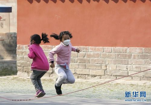 全民健身：游园健身享春光