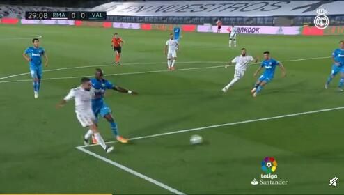 皇马3-0击败瓦伦西亚 阿森西奥复出本泽马梅开二度