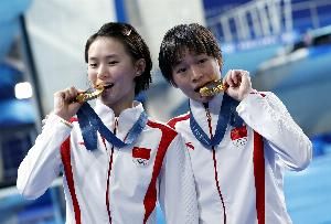 跳水世界杯总决赛女子10米台首轮，陈芋汐和全红婵轻松晋级